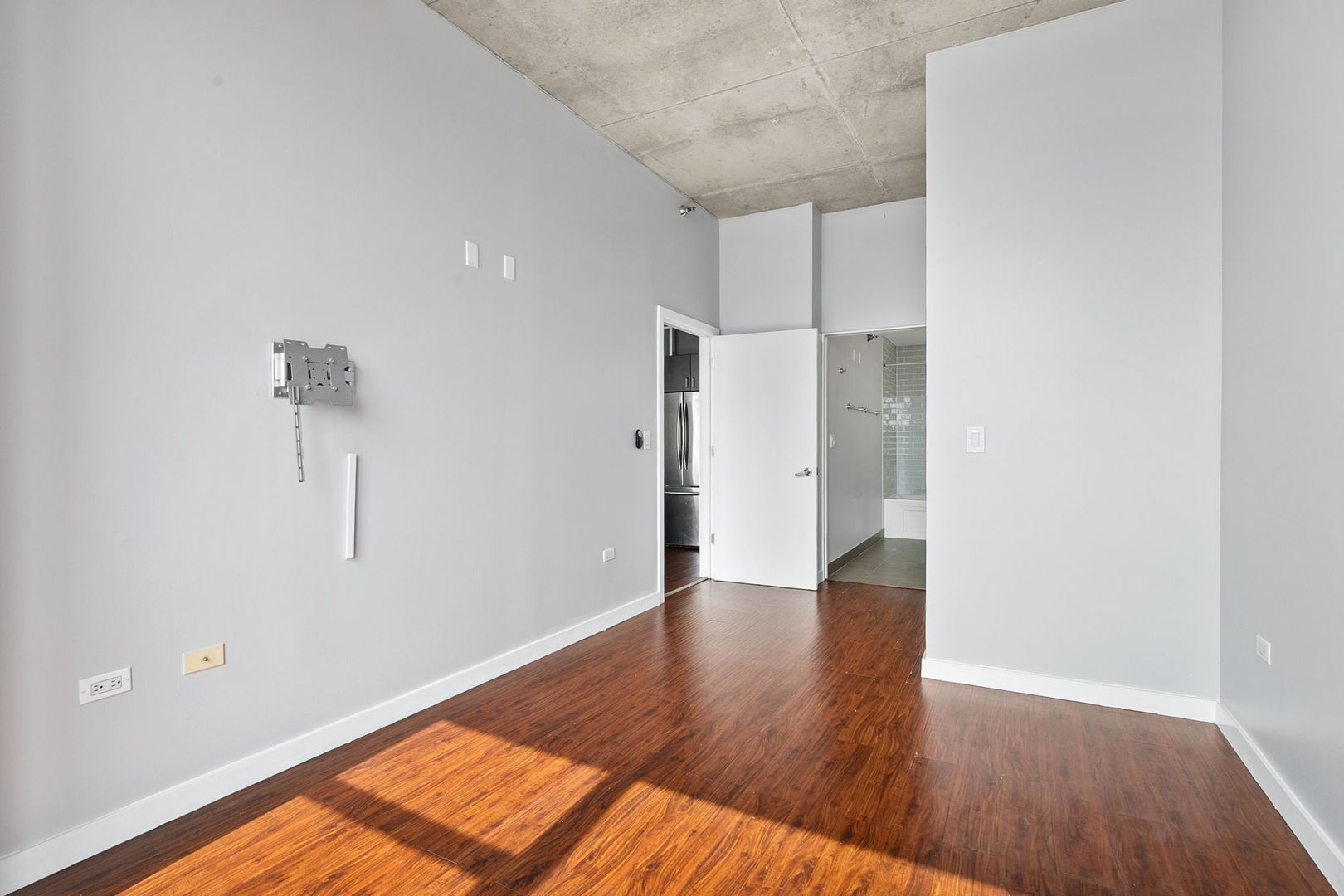 235 W Van Buren Street 2505 Property Photo 19