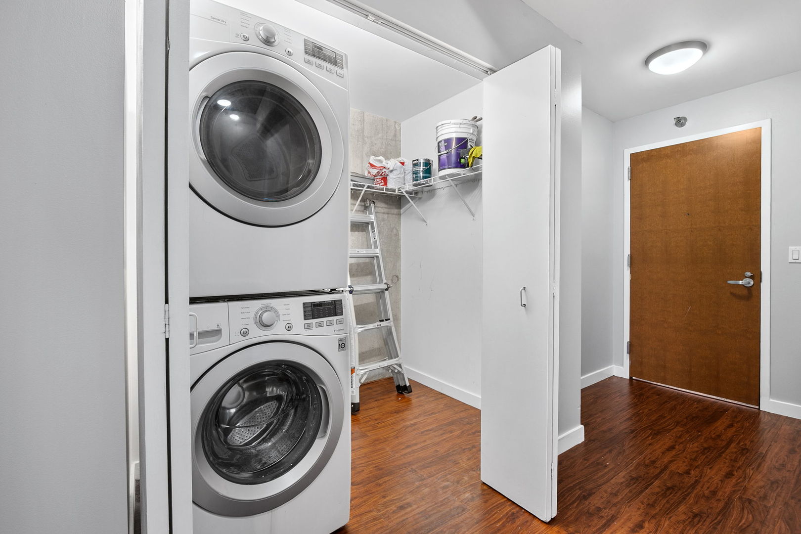 235 W Van Buren Street 2505 Property Photo 21
