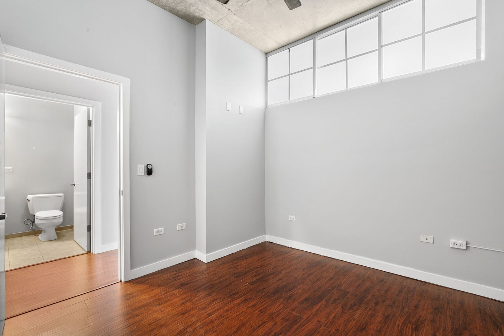 235 W Van Buren Street 2505 Property Photo 24