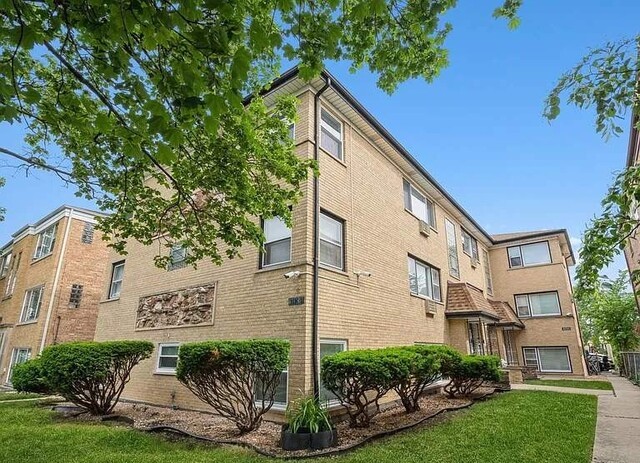 6747 N Olmsted Avenue 2b Property Photo 2