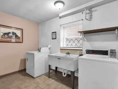 6747 N Olmsted Avenue 2b Property Photo 7