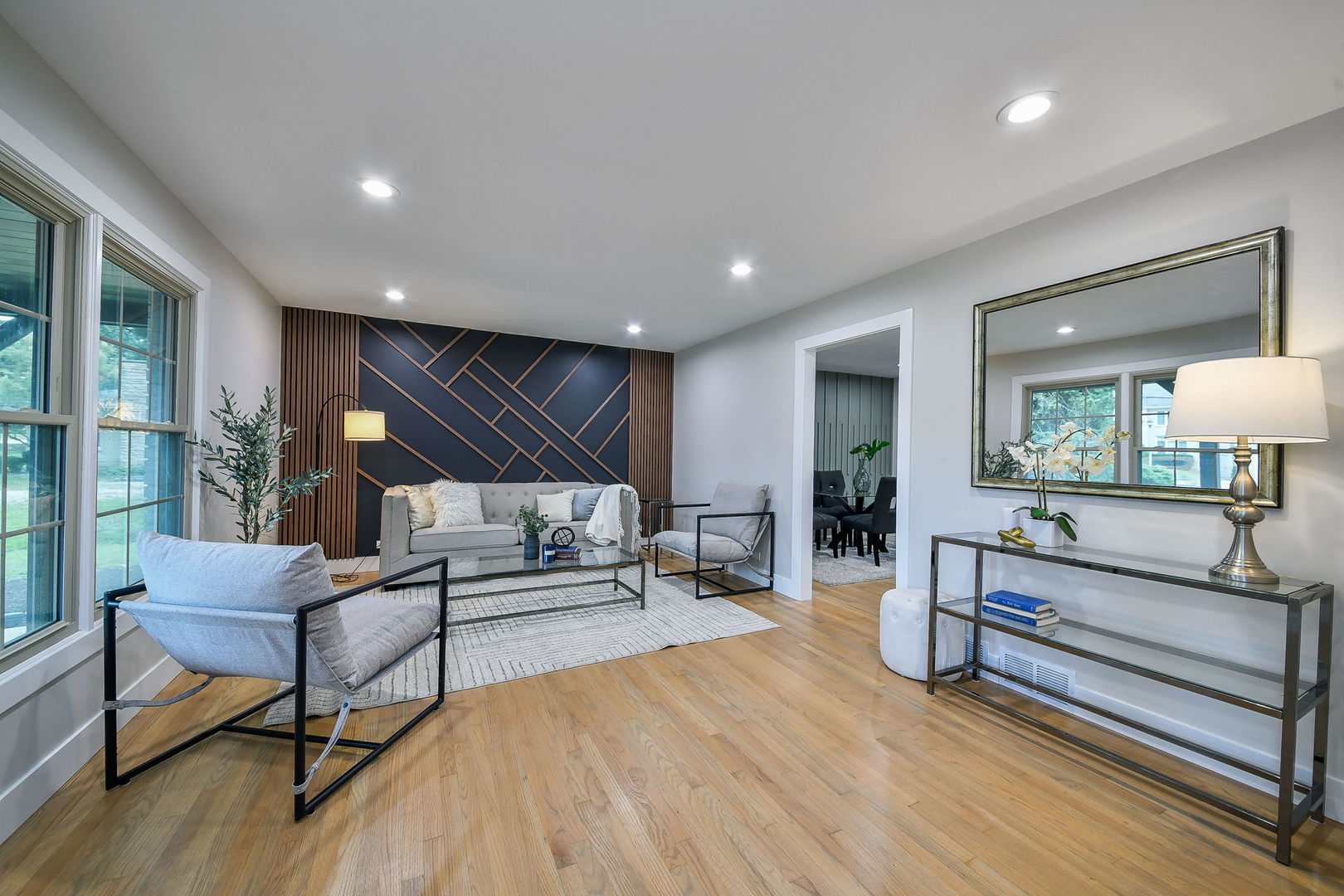 1706 S Stewart Avenue Property Photo 4