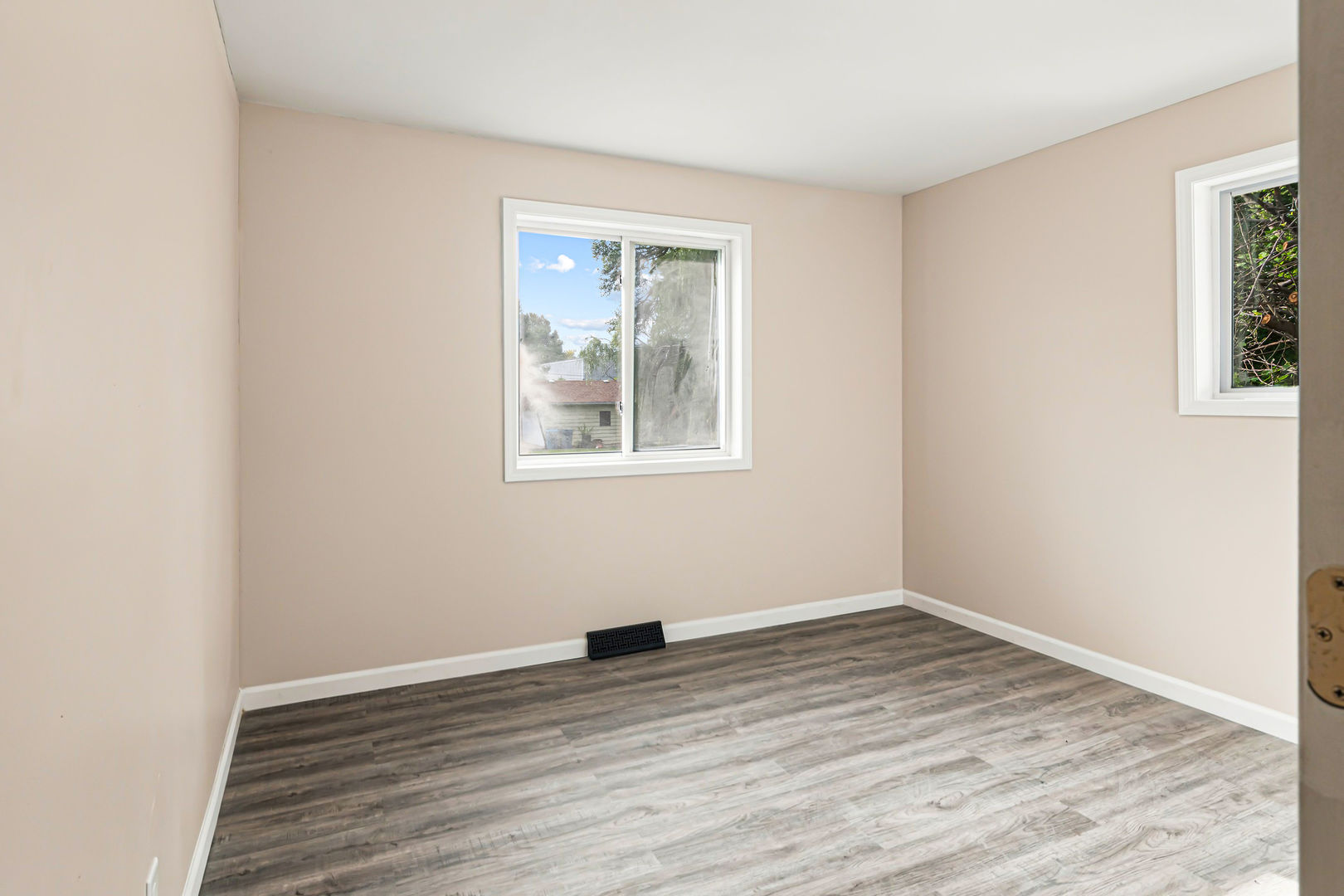 1428 Superior Street Property Photo 6