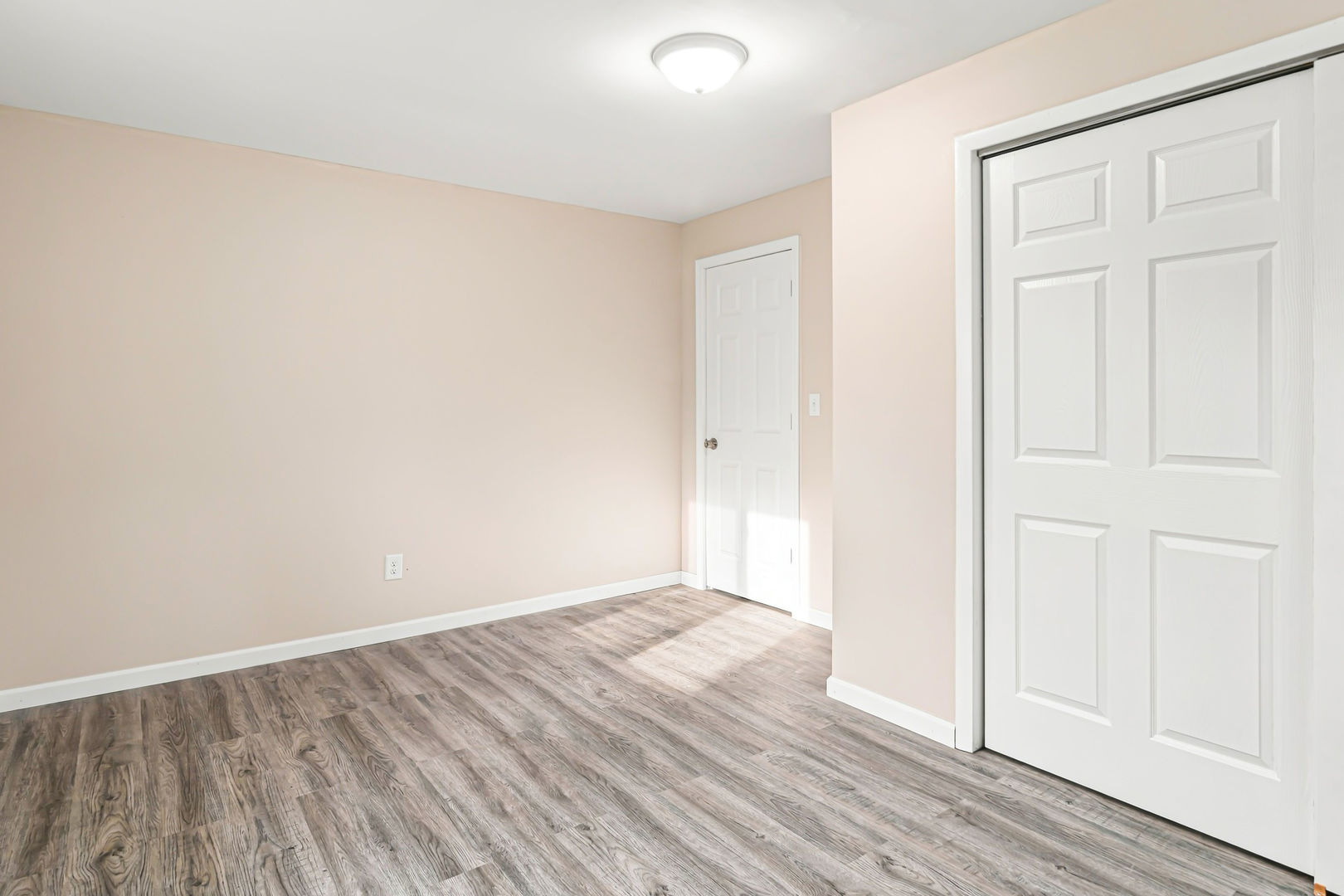 1428 Superior Street Property Photo 8