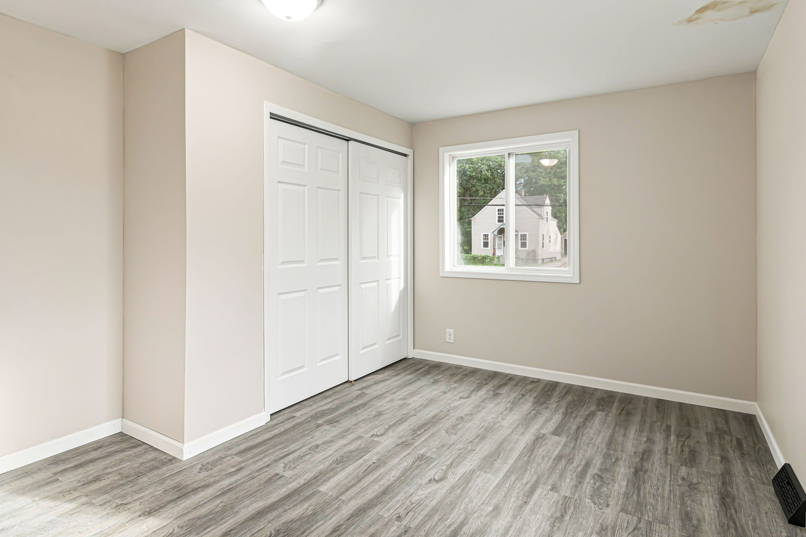 1428 Superior Street Property Photo 11