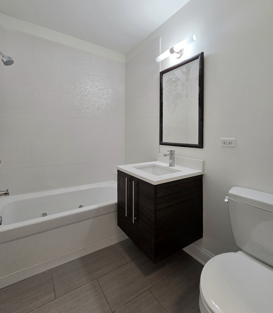 1537 N Orleans Avenue 4g Property Photo 11