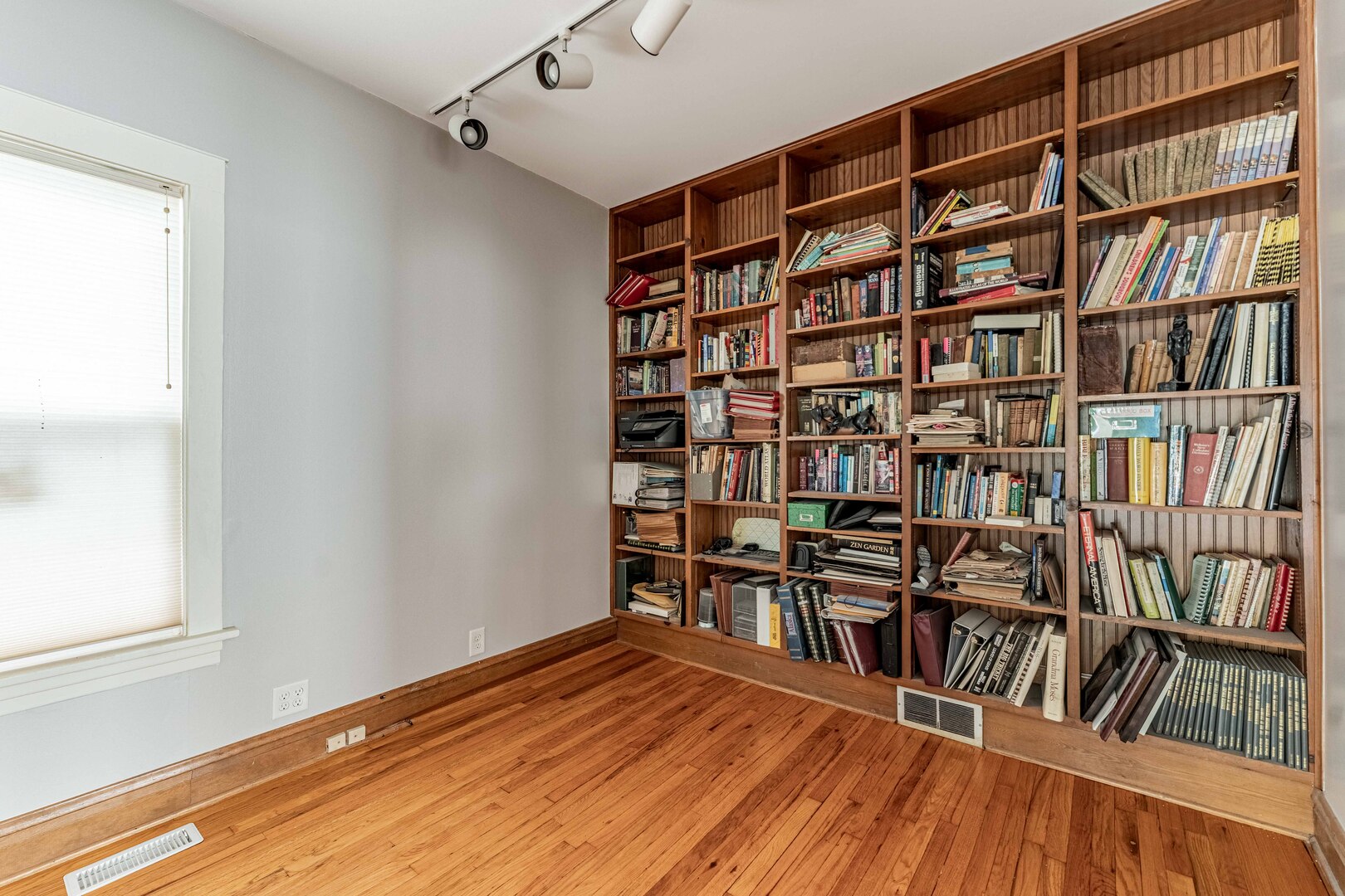 718 N Ridgeland Avenue Property Photo 8