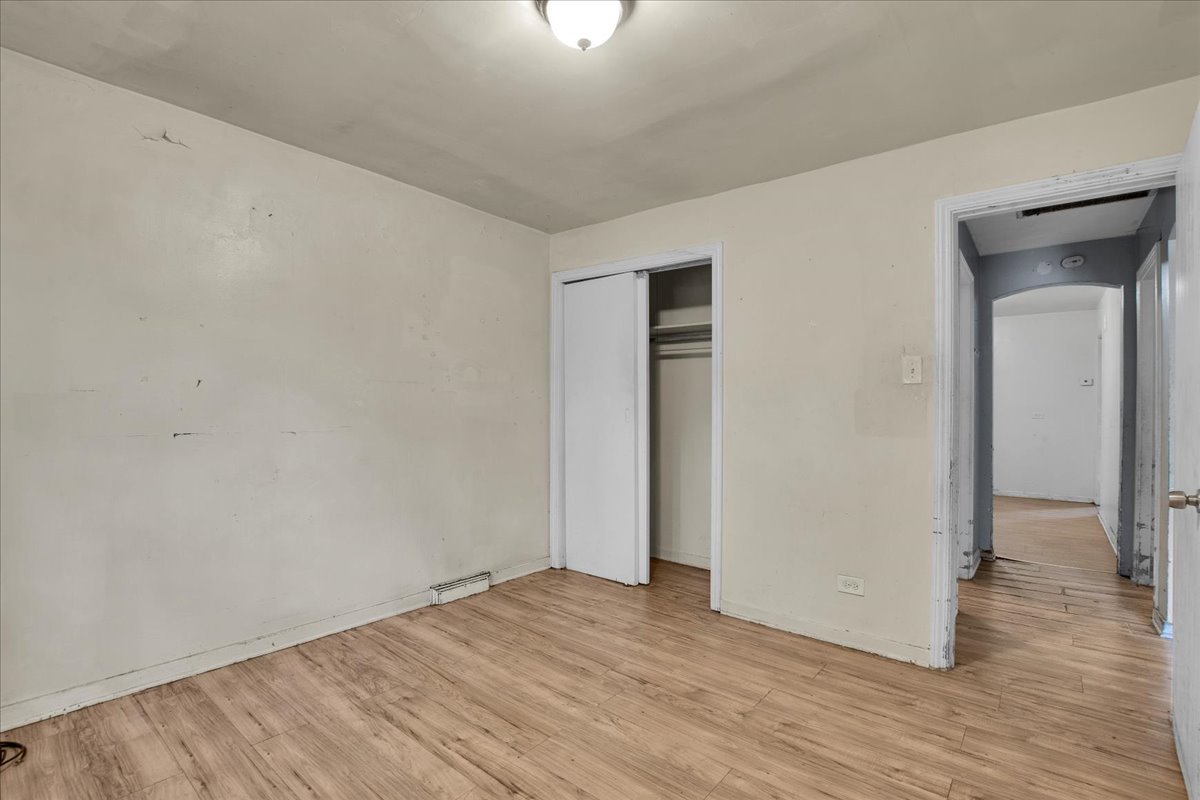 9302 S Rhodes Avenue Property Photo 8