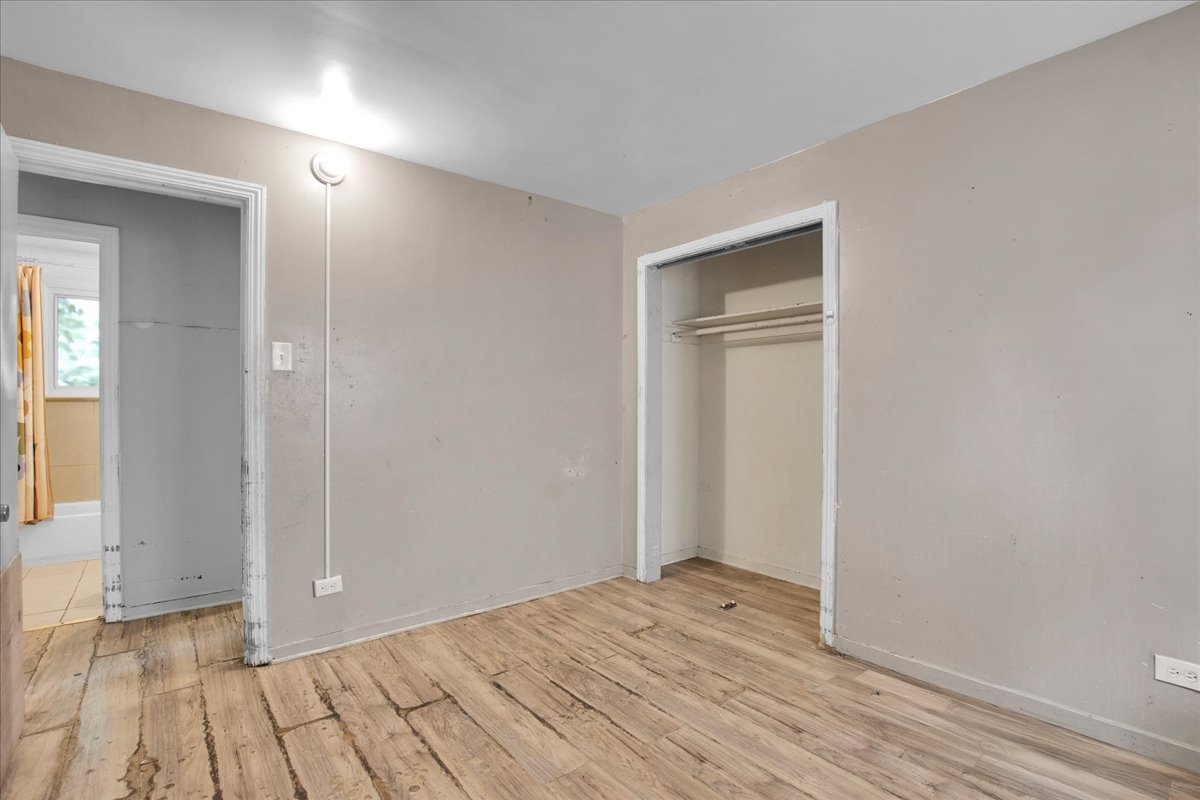 9302 S Rhodes Avenue Property Photo 9