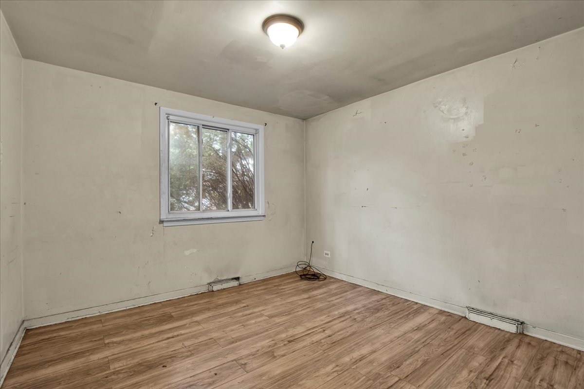 9302 S Rhodes Avenue Property Photo 10