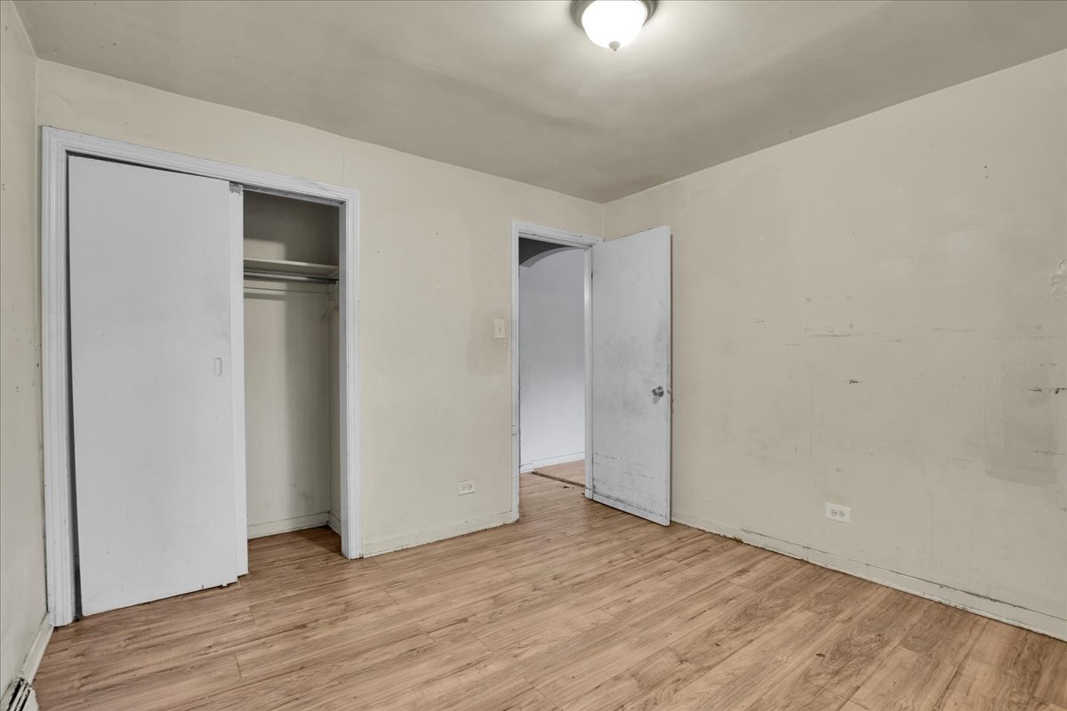9302 S Rhodes Avenue Property Photo 11