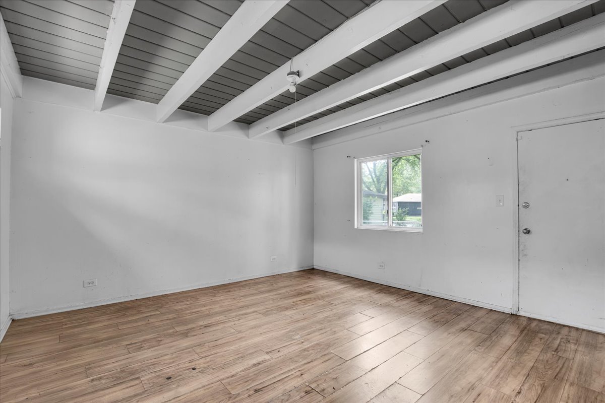 9302 S Rhodes Avenue Property Photo 13