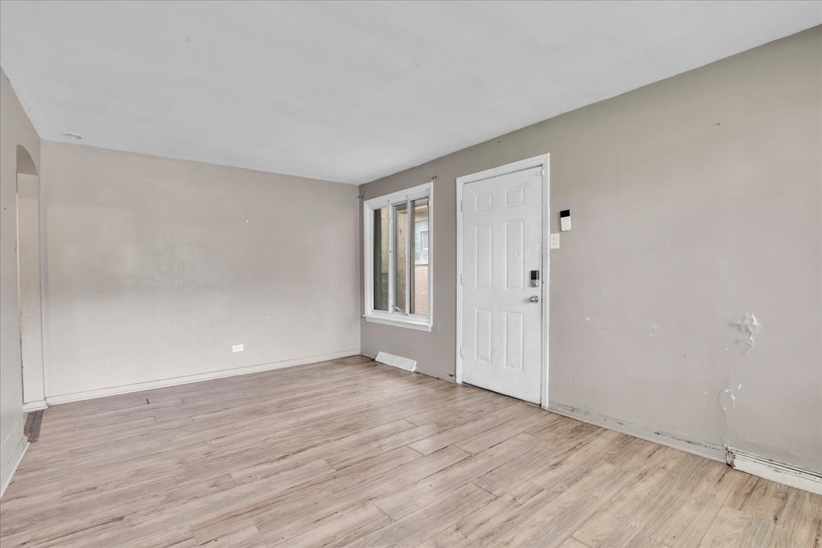 9302 S Rhodes Avenue Property Photo 15