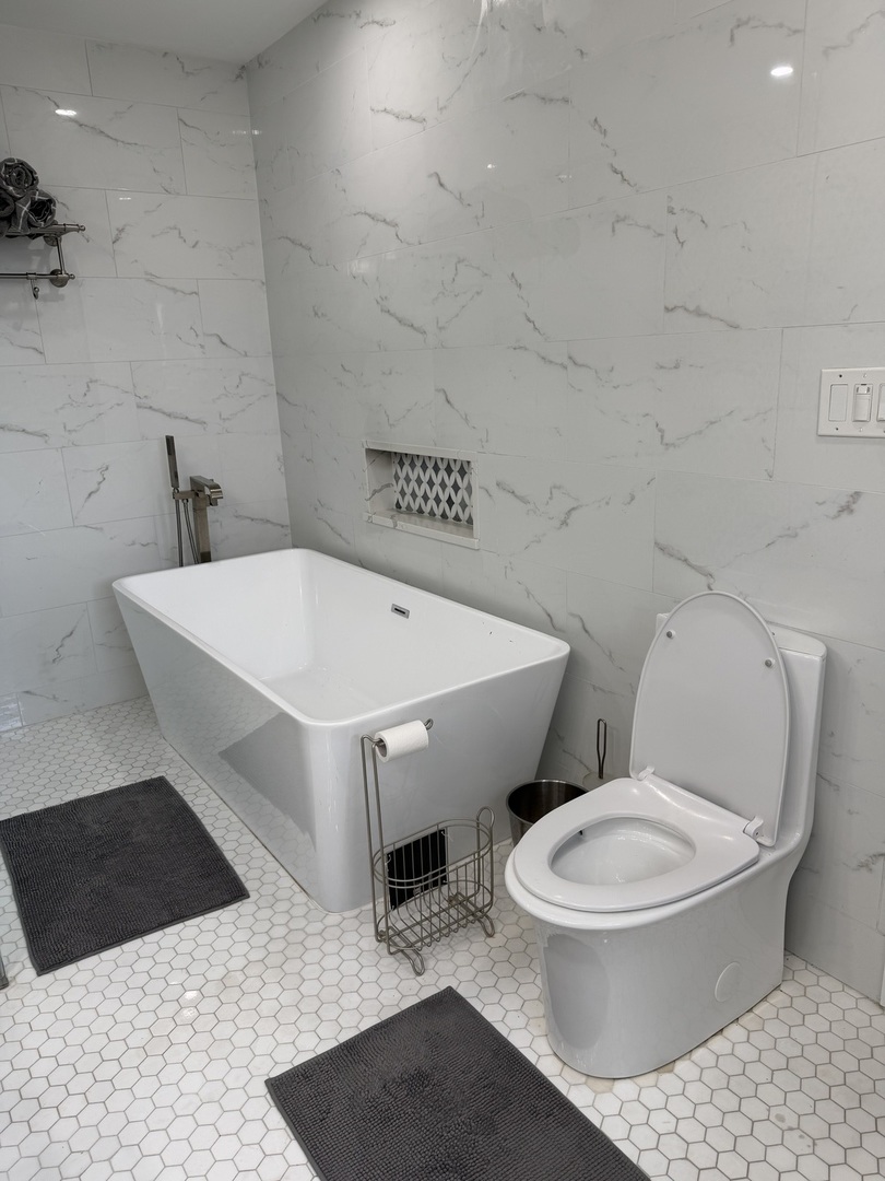 5901 N Nagle Avenue Property Photo 10