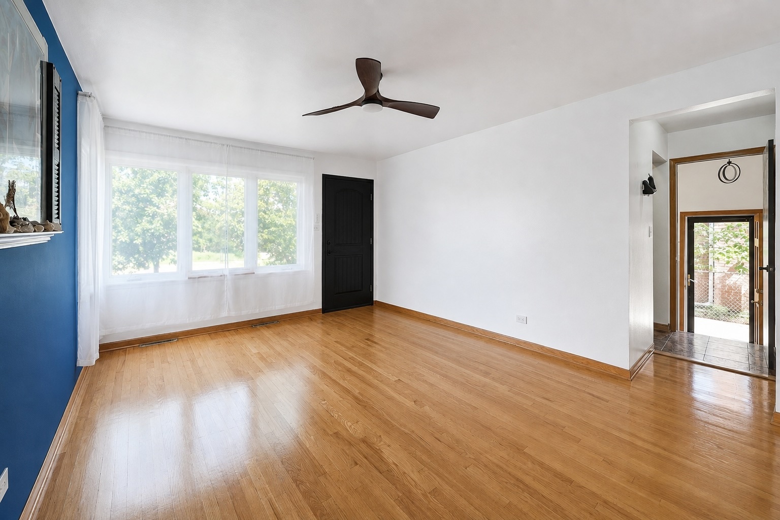 5009 N Ozark Avenue Property Photo 6