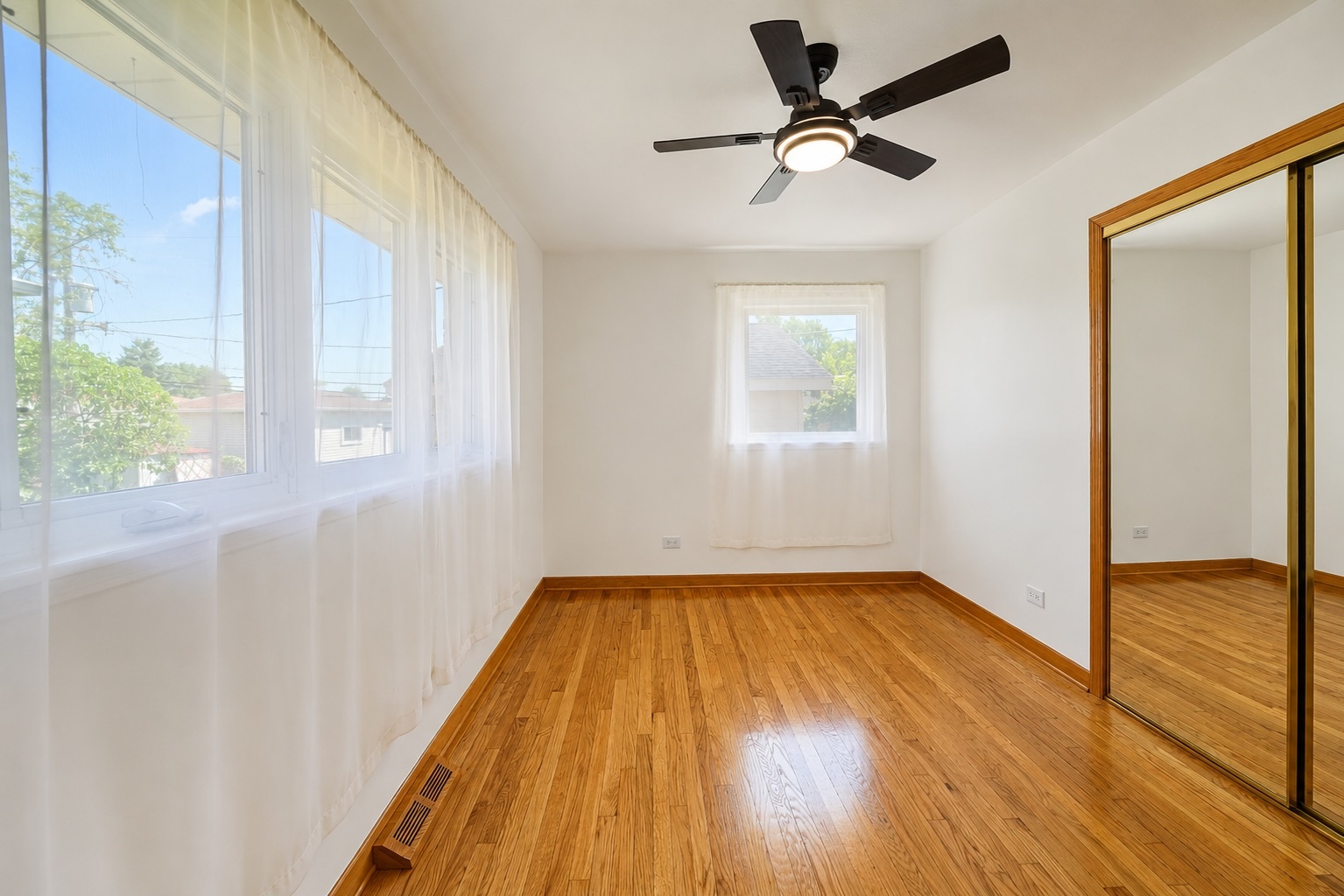 5009 N Ozark Avenue Property Photo 15
