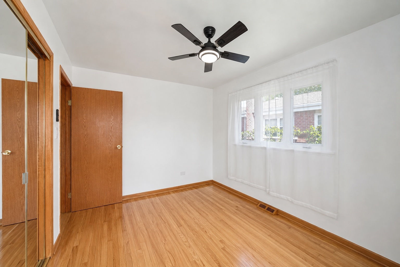 5009 N Ozark Avenue Property Photo 18