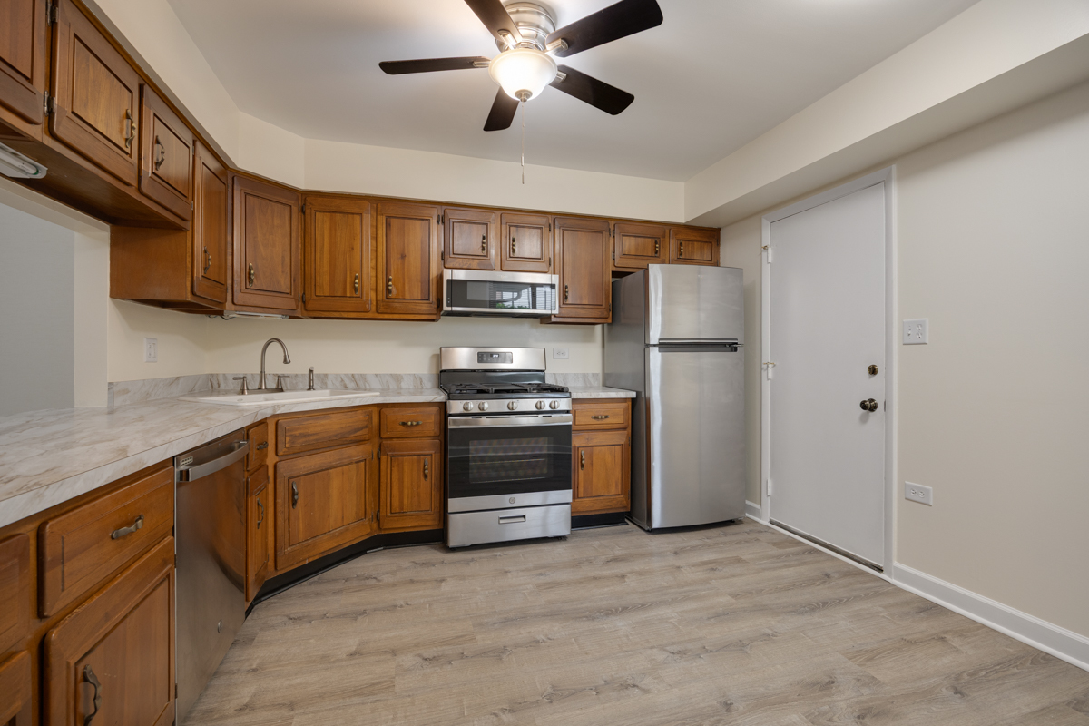 1525 Columbia Court Property Photo 3