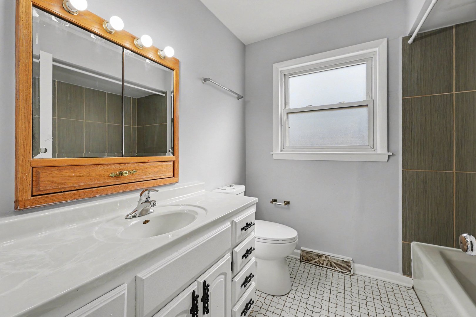16518 Dobson Avenue Property Photo 12