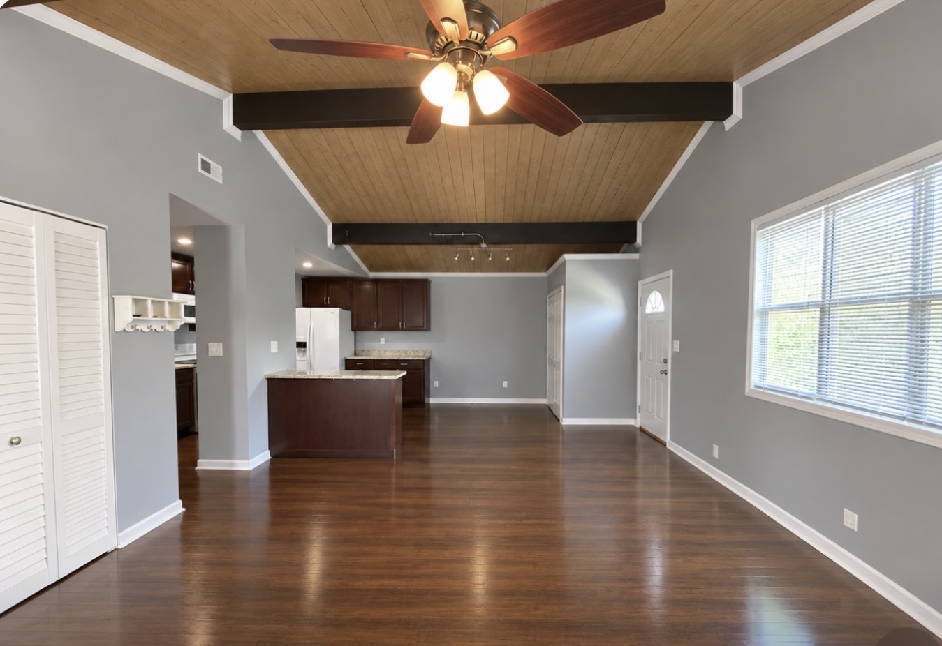 9430 Elm Avenue Property Photo 3