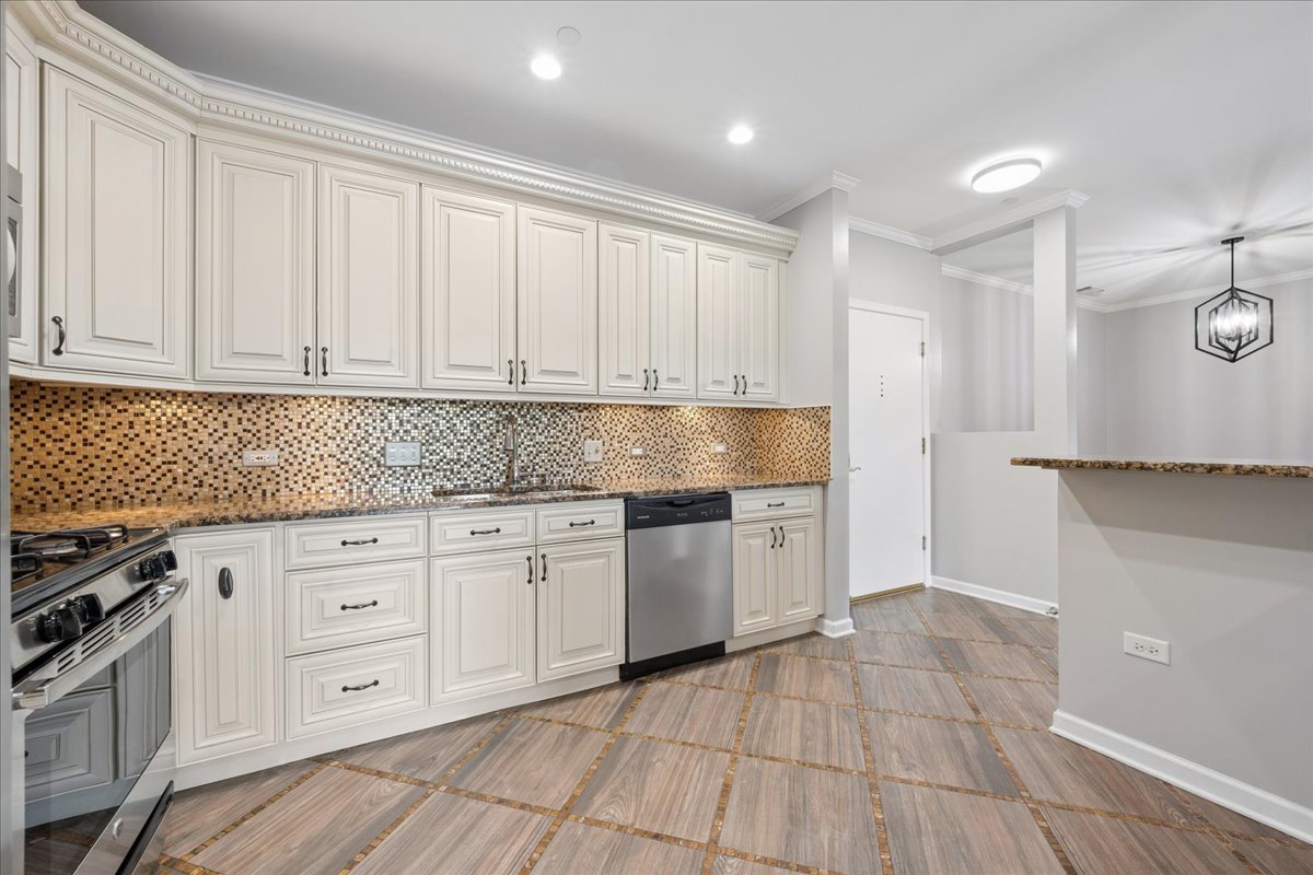 660 Mchenry Road 207 Property Photo 2