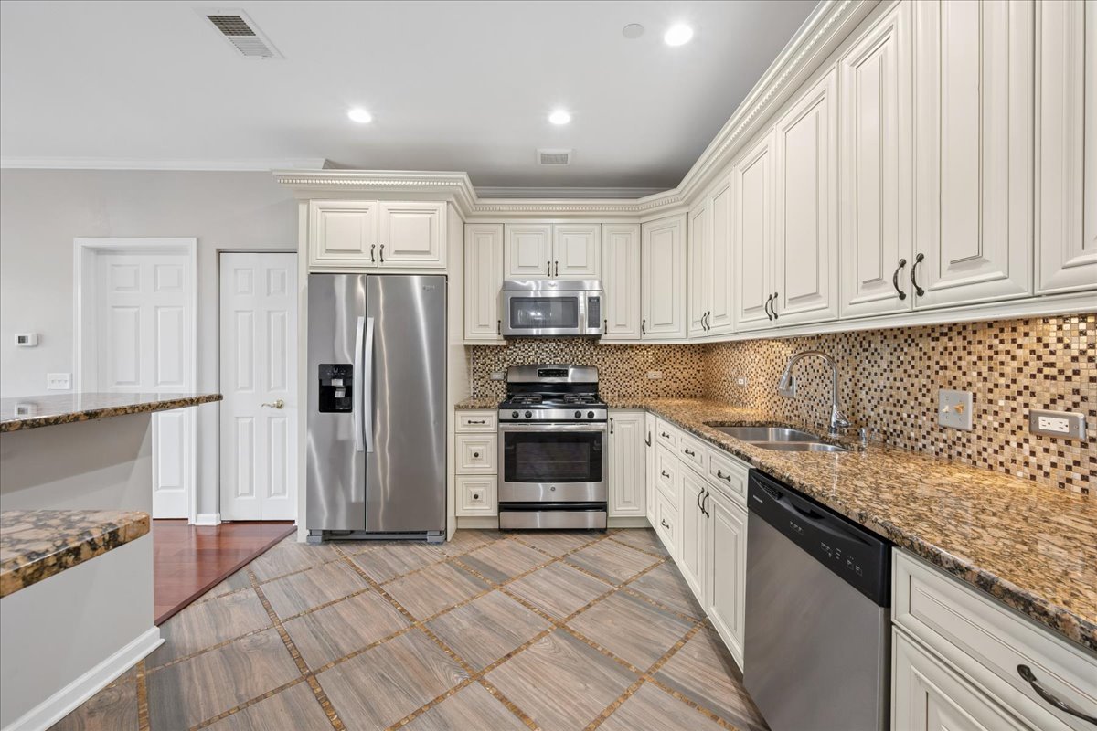 660 Mchenry Road 207 Property Photo 3