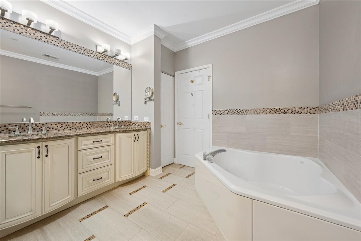 660 Mchenry Road 207 Property Photo 12