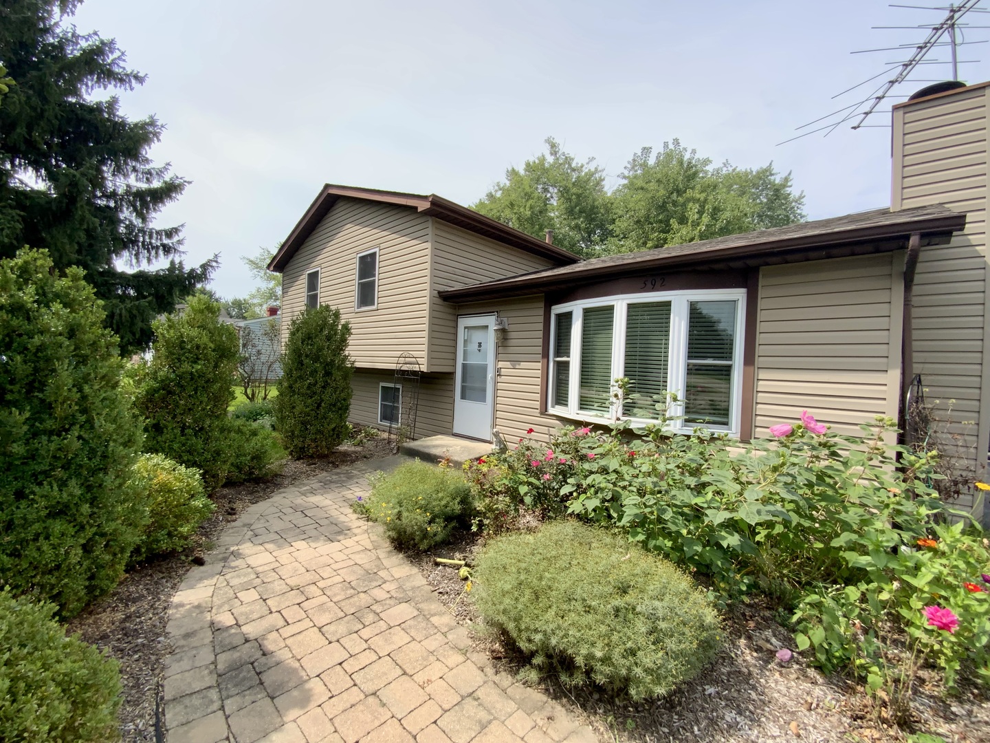 592 Pine Grove Avenue Property Photo 1