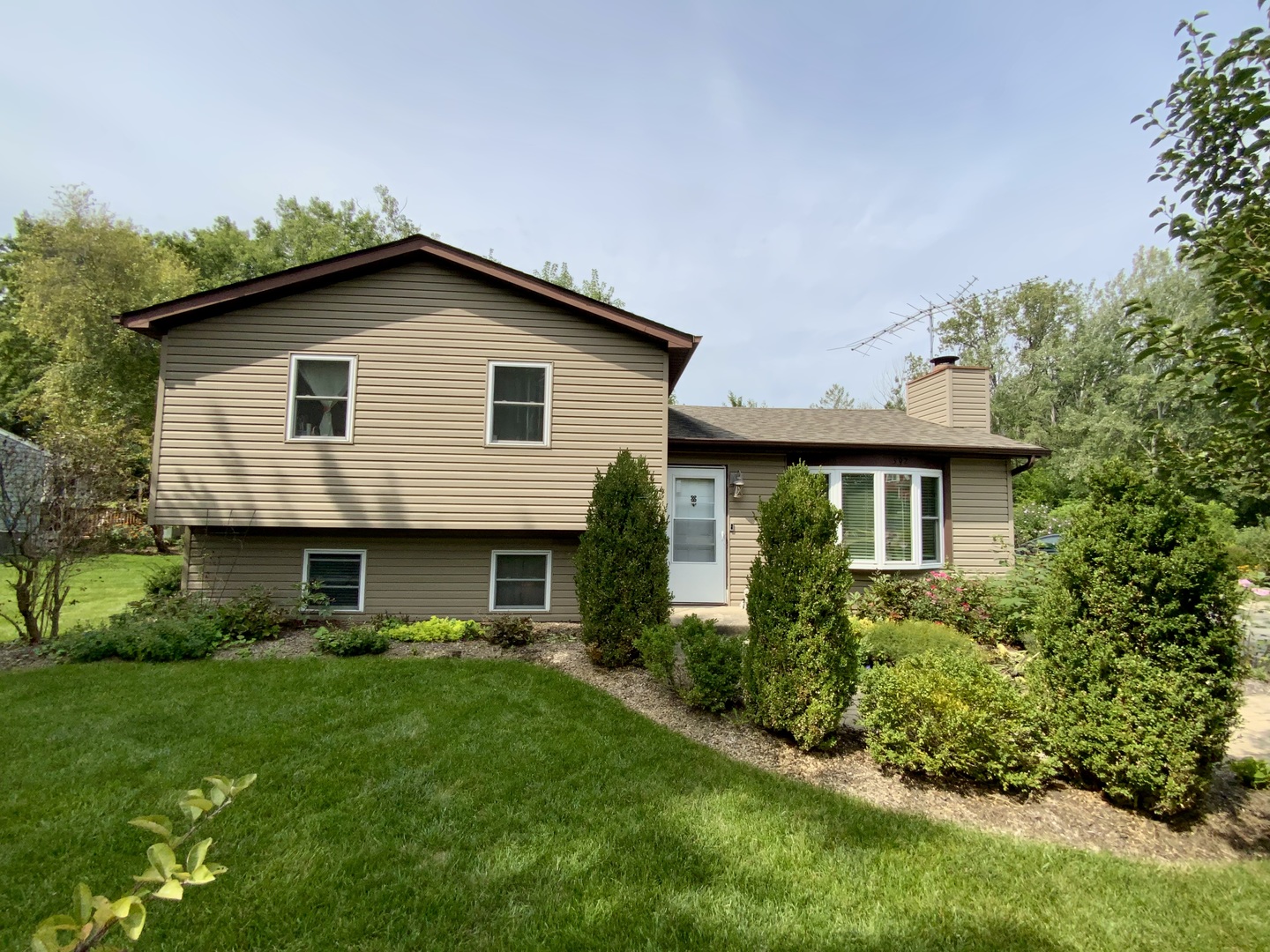 592 Pine Grove Avenue Property Photo 2