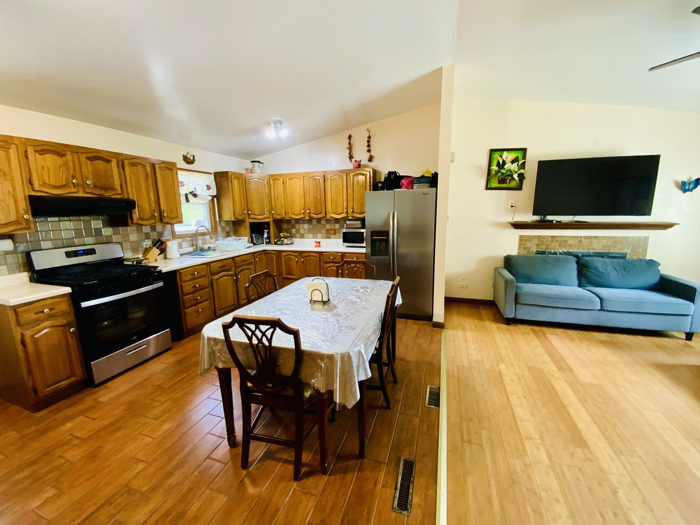 592 Pine Grove Avenue Property Photo 4