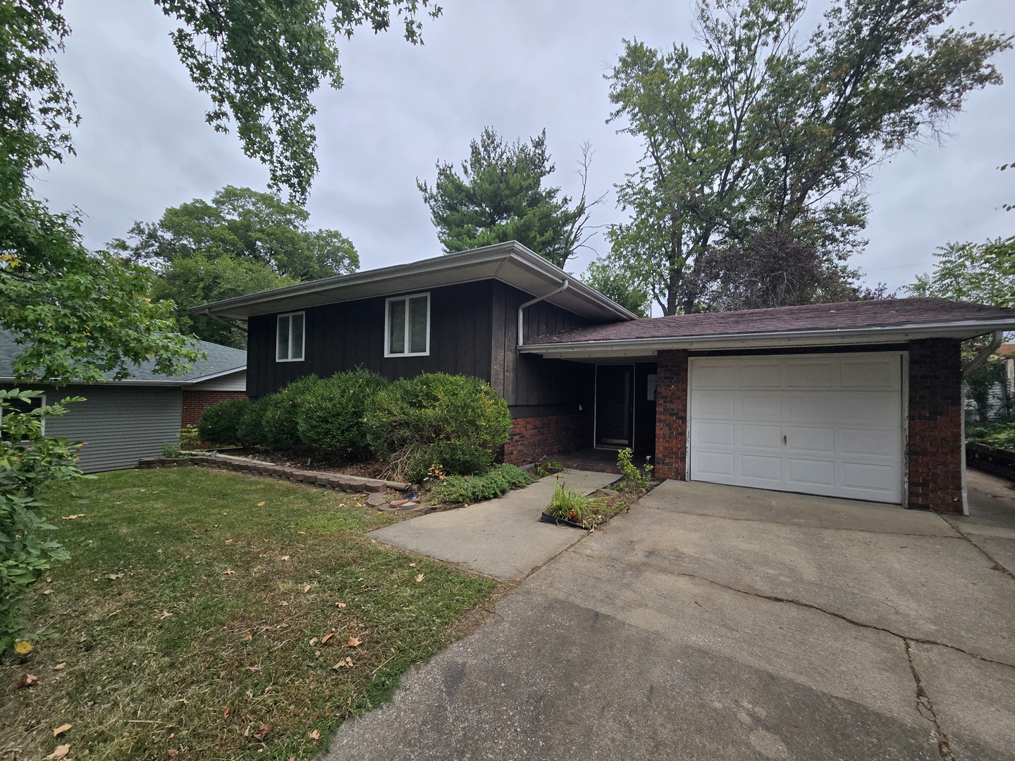 10 Westwood Drive Property Photo 1
