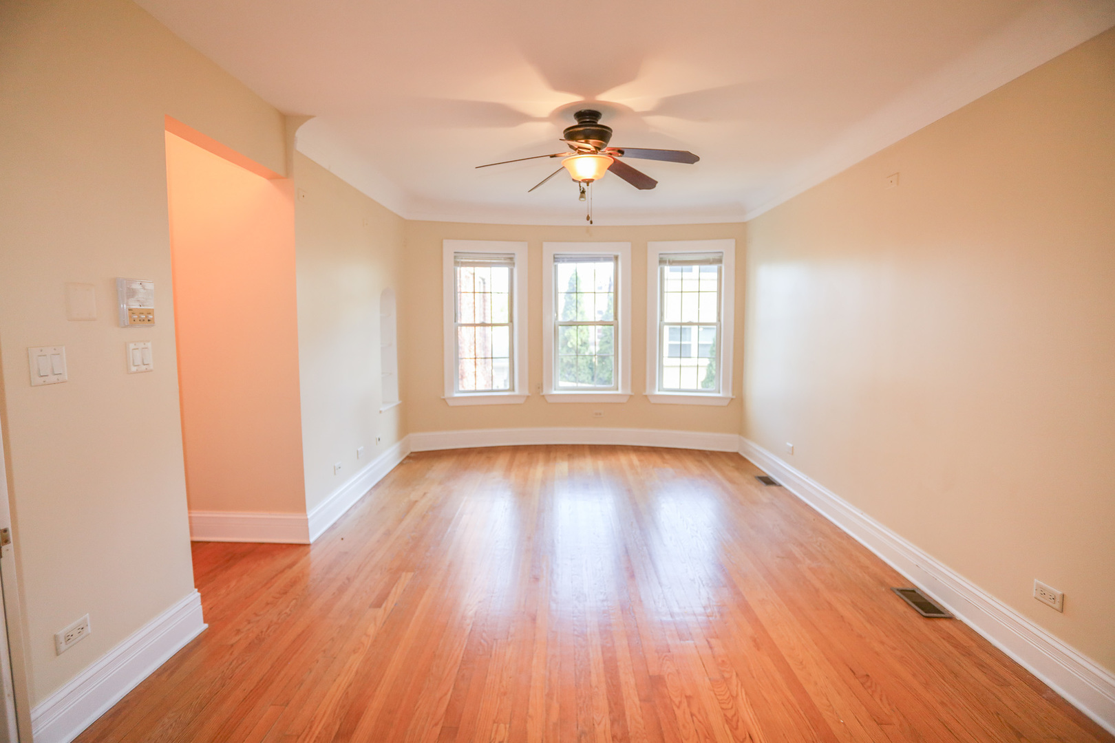 2050 W Summerdale Avenue 1d Property Photo 3