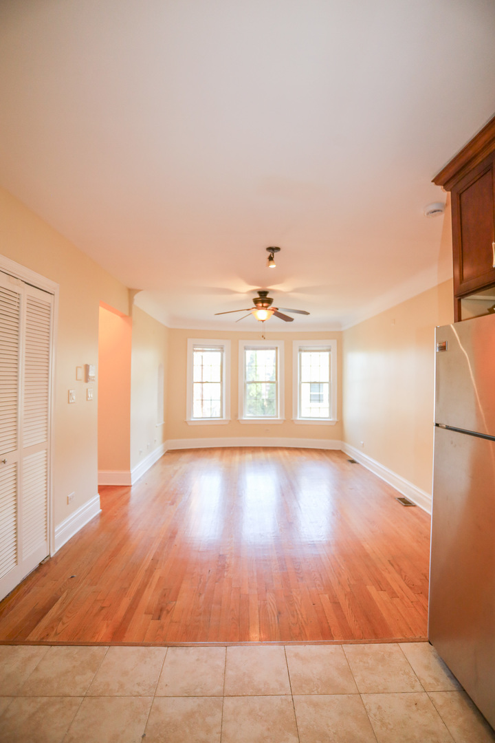 2050 W Summerdale Avenue 1d Property Photo 6