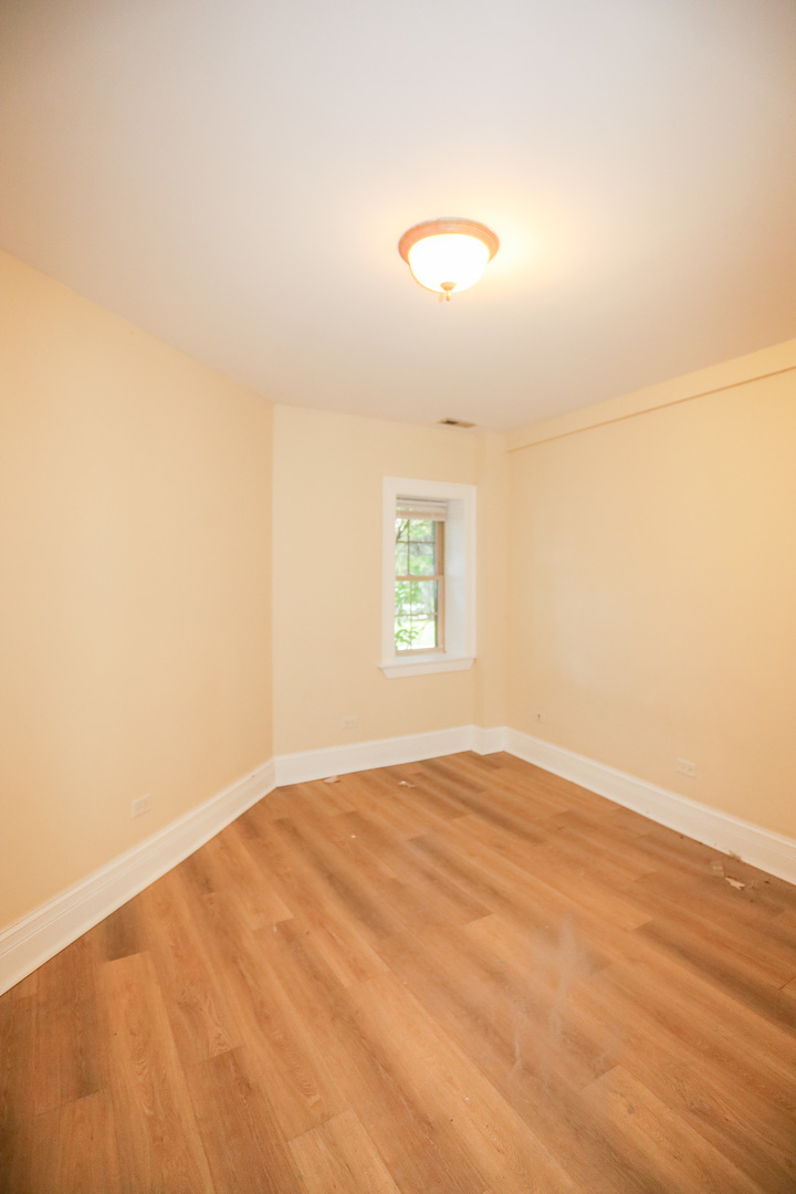 2050 W Summerdale Avenue 1d Property Photo 14