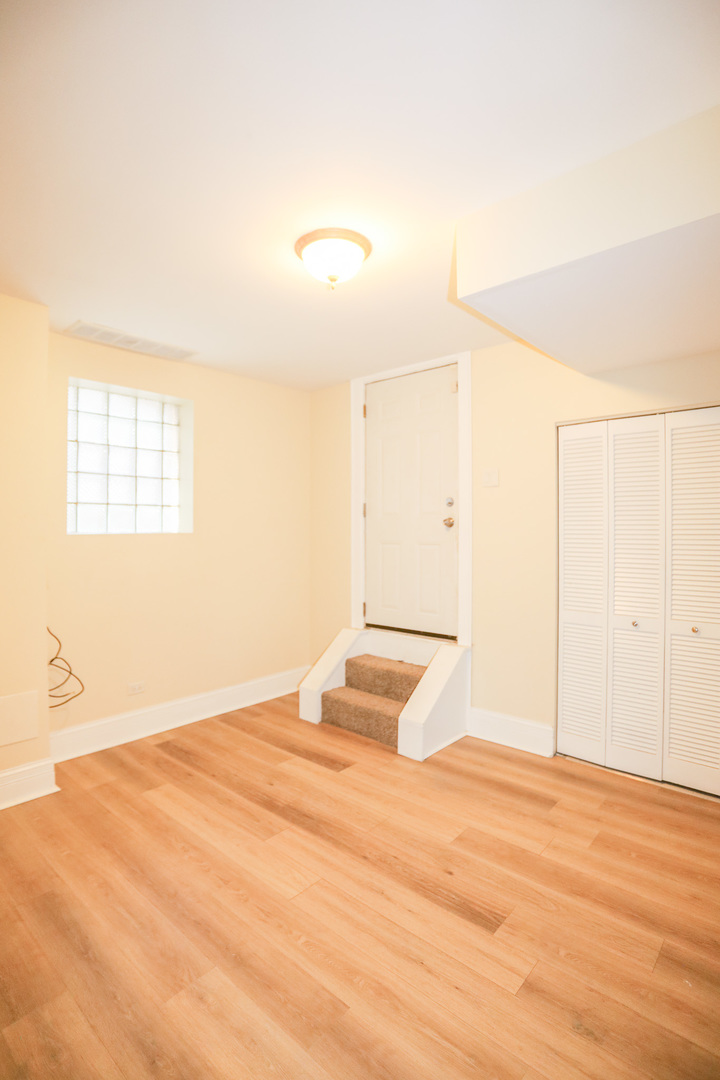 2050 W Summerdale Avenue 1d Property Photo 16