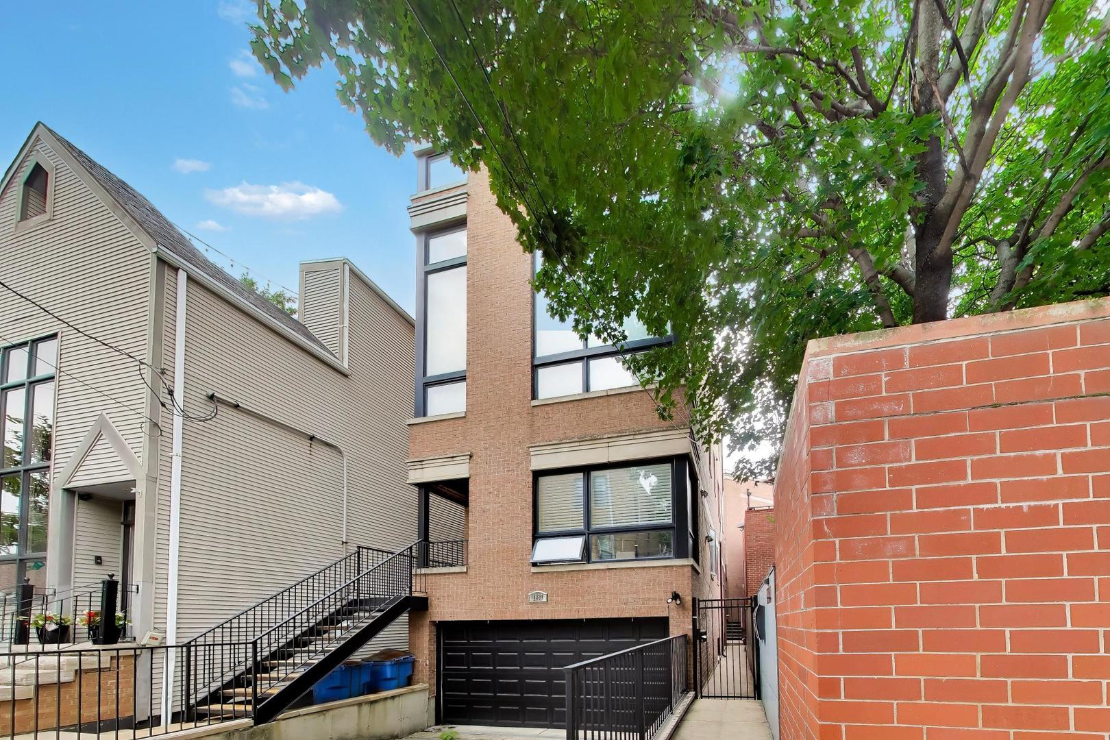 1887 N Poe Street 1r Property Photo 2
