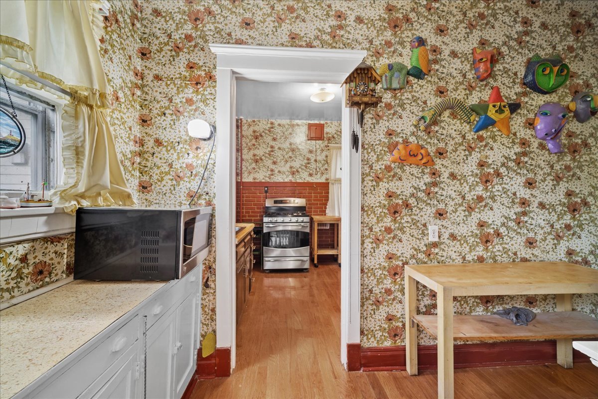 1616 W Jarvis Avenue Property Photo 7