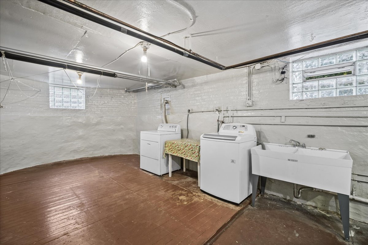 1616 W Jarvis Avenue Property Photo 12