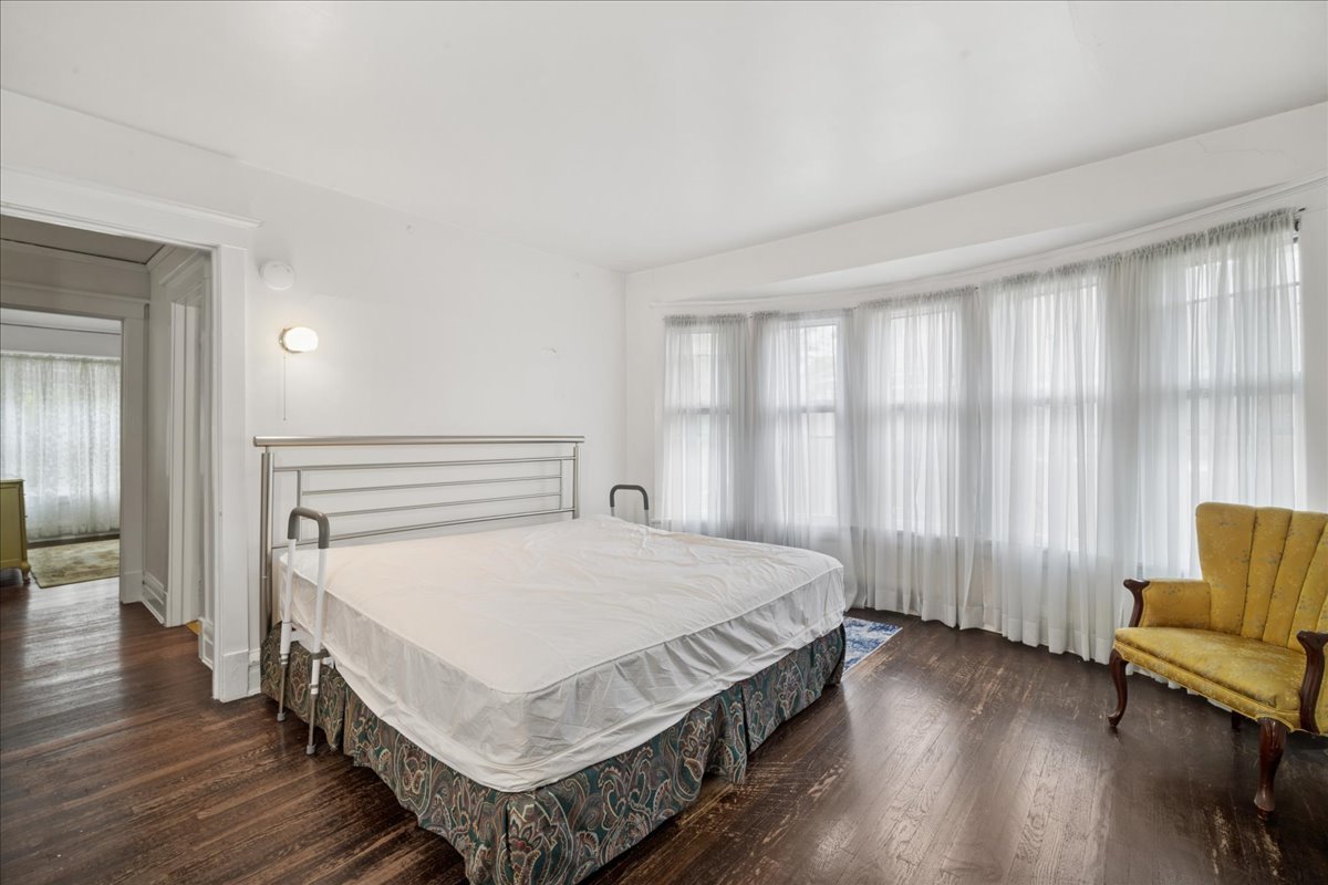 1616 W Jarvis Avenue Property Photo 19