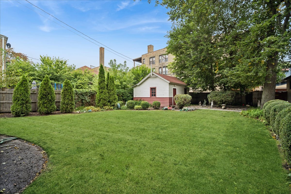 1616 W Jarvis Avenue Property Photo 22