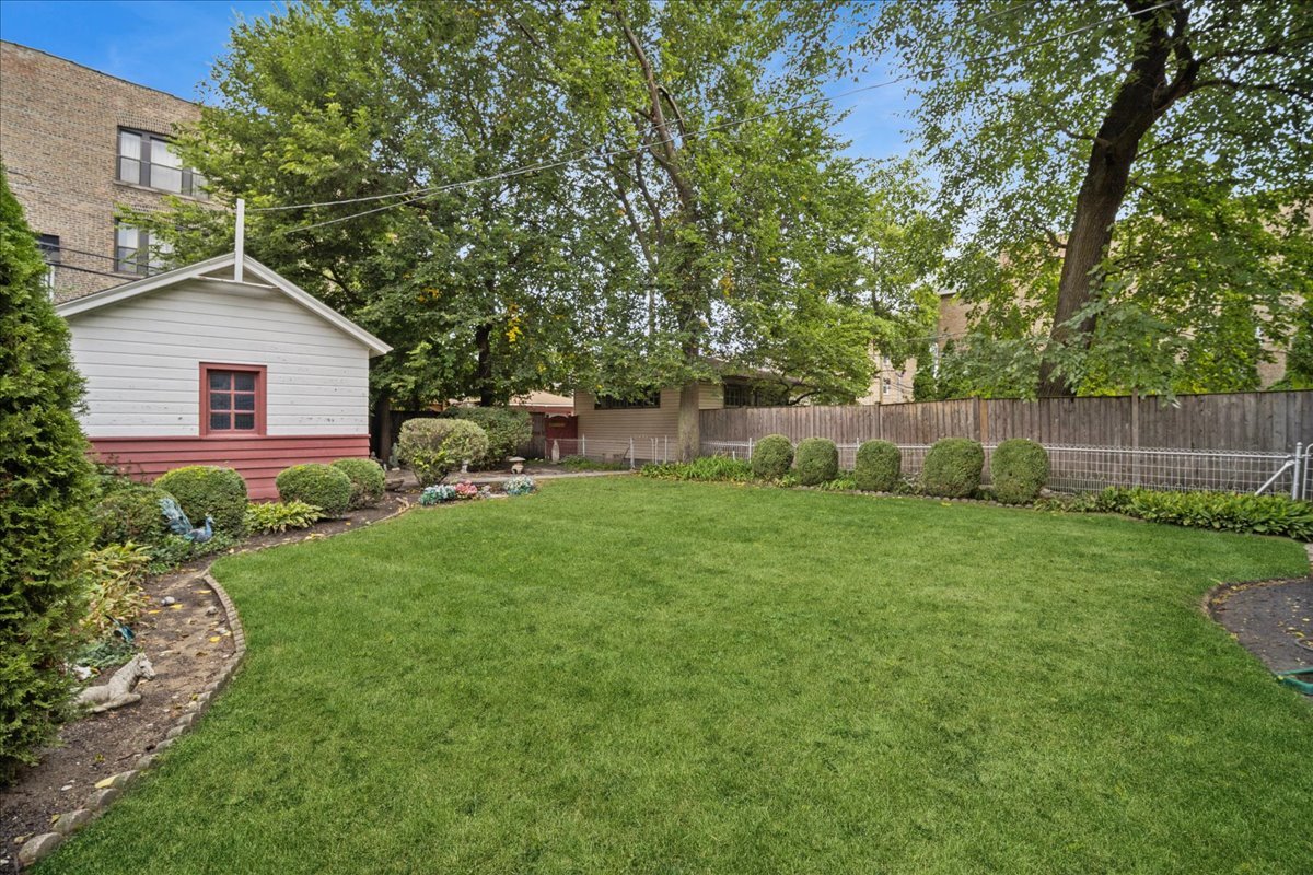 1616 W Jarvis Avenue Property Photo 23