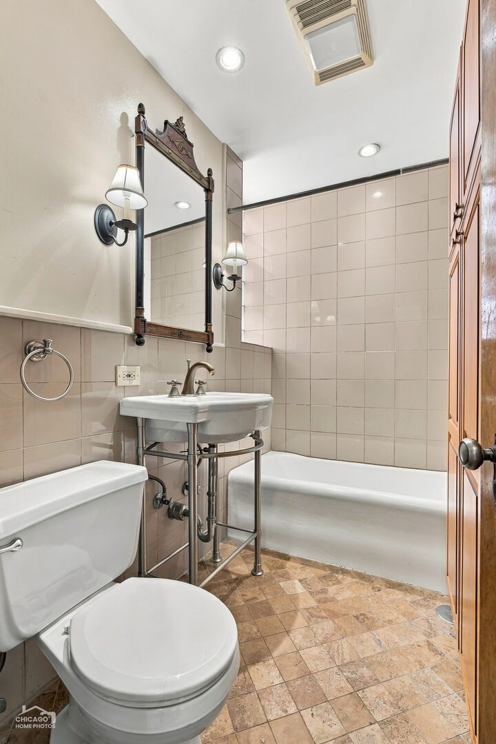 2325 W Farwell Avenue 3s Property Photo 32