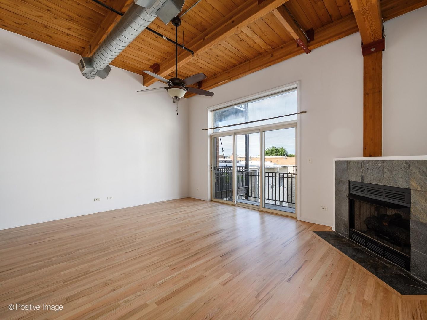 2804 N Oakley Avenue 305 Property Photo 4