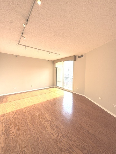 600 N Kingsbury Street 1614 Property Photo 12