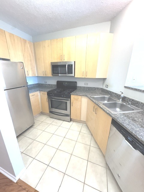 600 N Kingsbury Street 1614 Property Photo 14