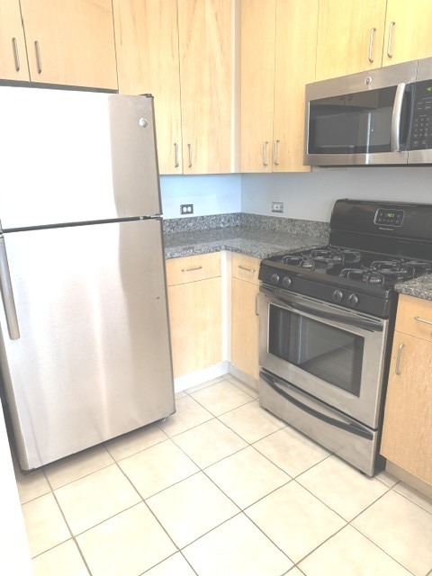 600 N Kingsbury Street 1614 Property Photo 24