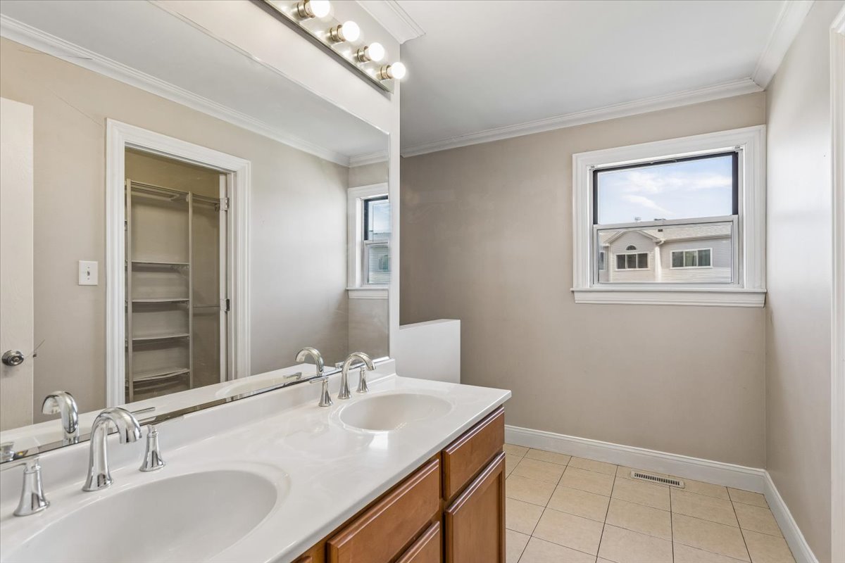 400 S Frontenac Street Property Photo 7
