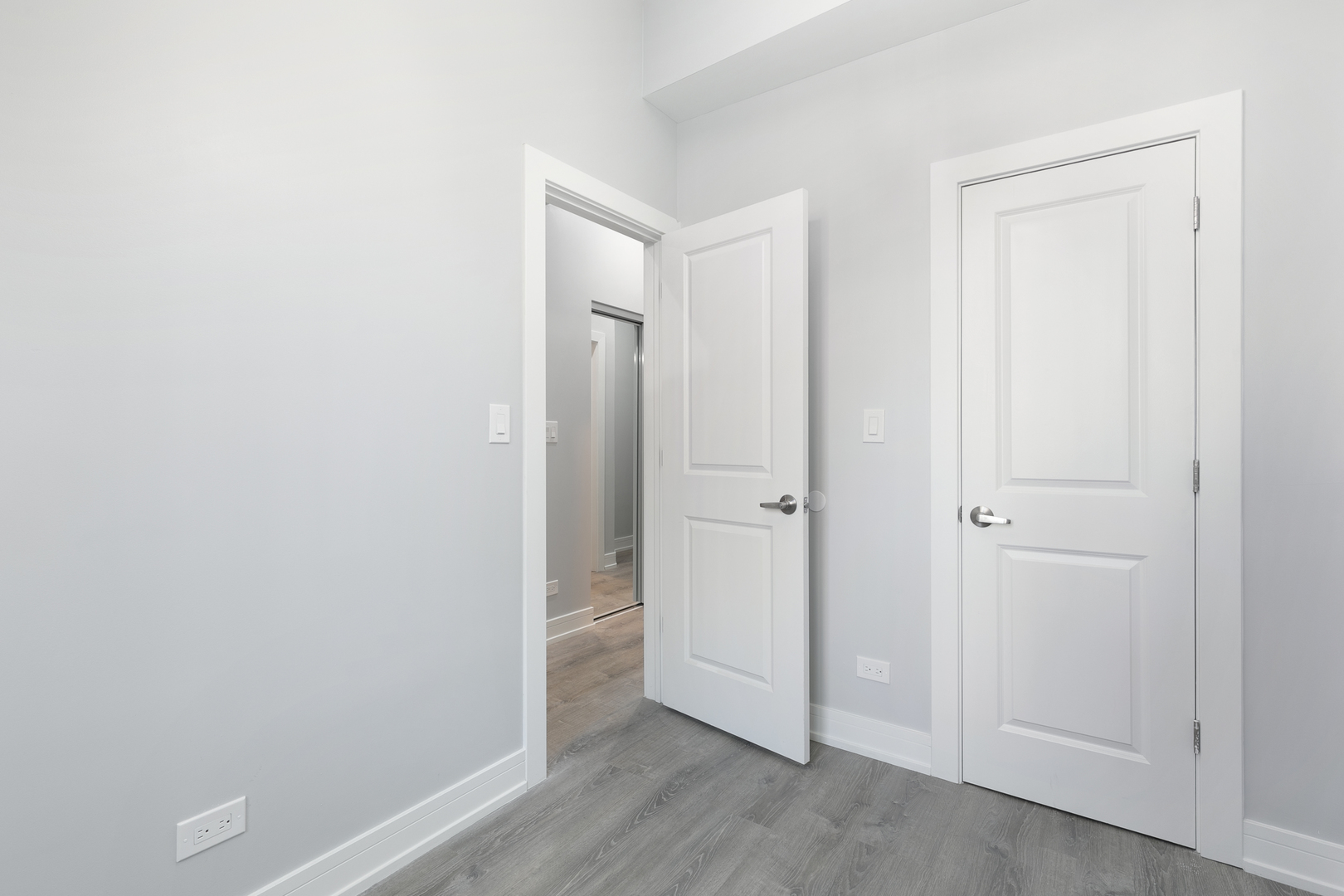 7626 N Eastlake Terrace G Property Photo 9