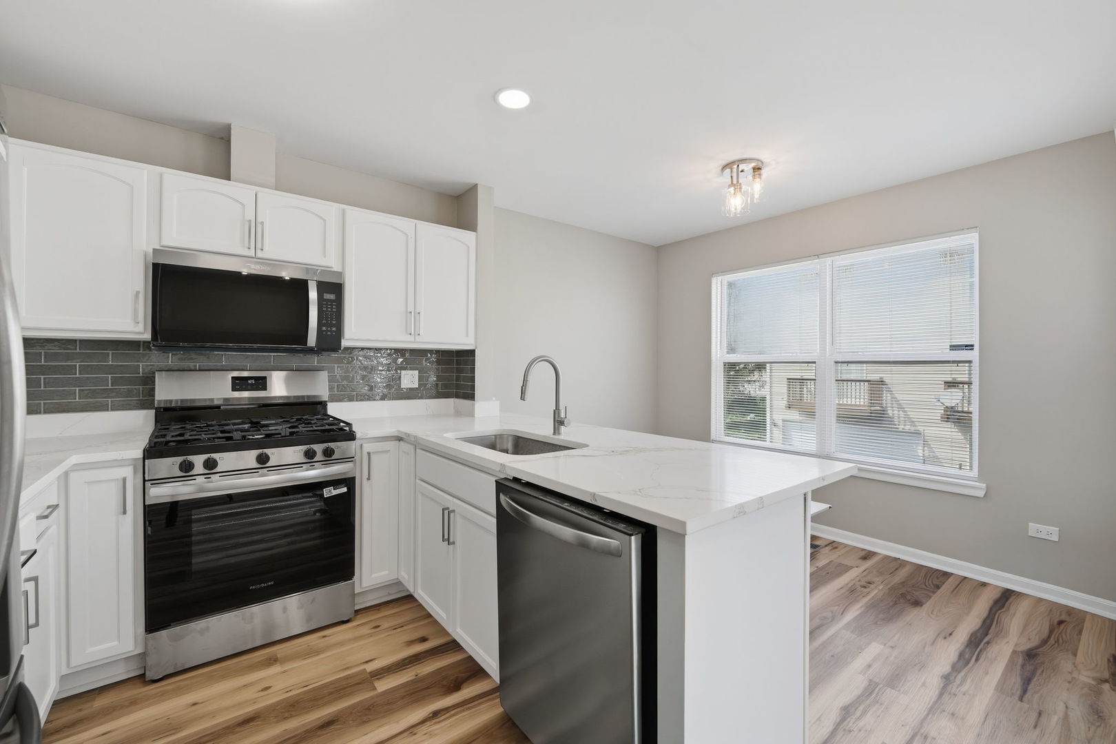 34308 N Goldenrod Road Property Photo 4