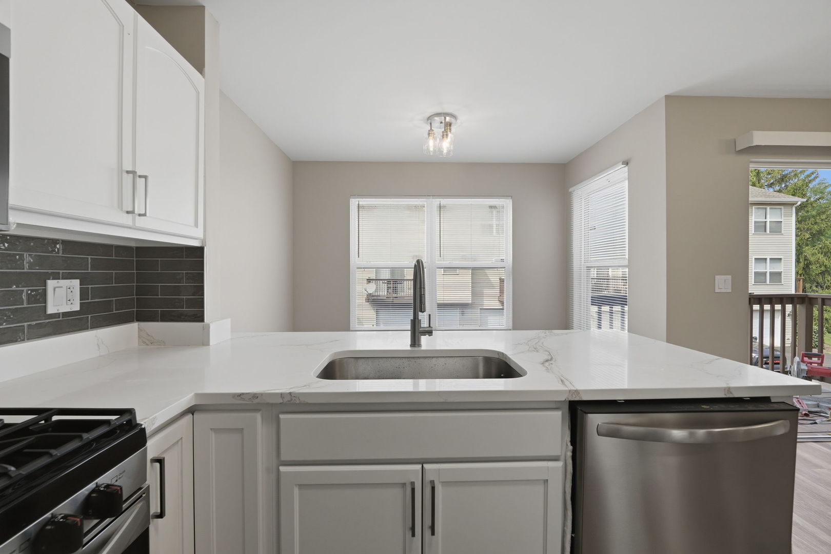 34308 N Goldenrod Road Property Photo 7